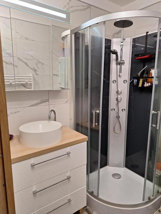 Charmant Appartement Residentiel Avec Terrasse, Jardin Privatif Et Piscine A Cannes Exterior foto